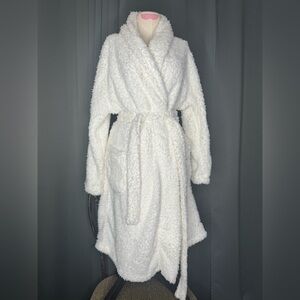 Ulta White Super Soft robe Brand new Size:L/XL